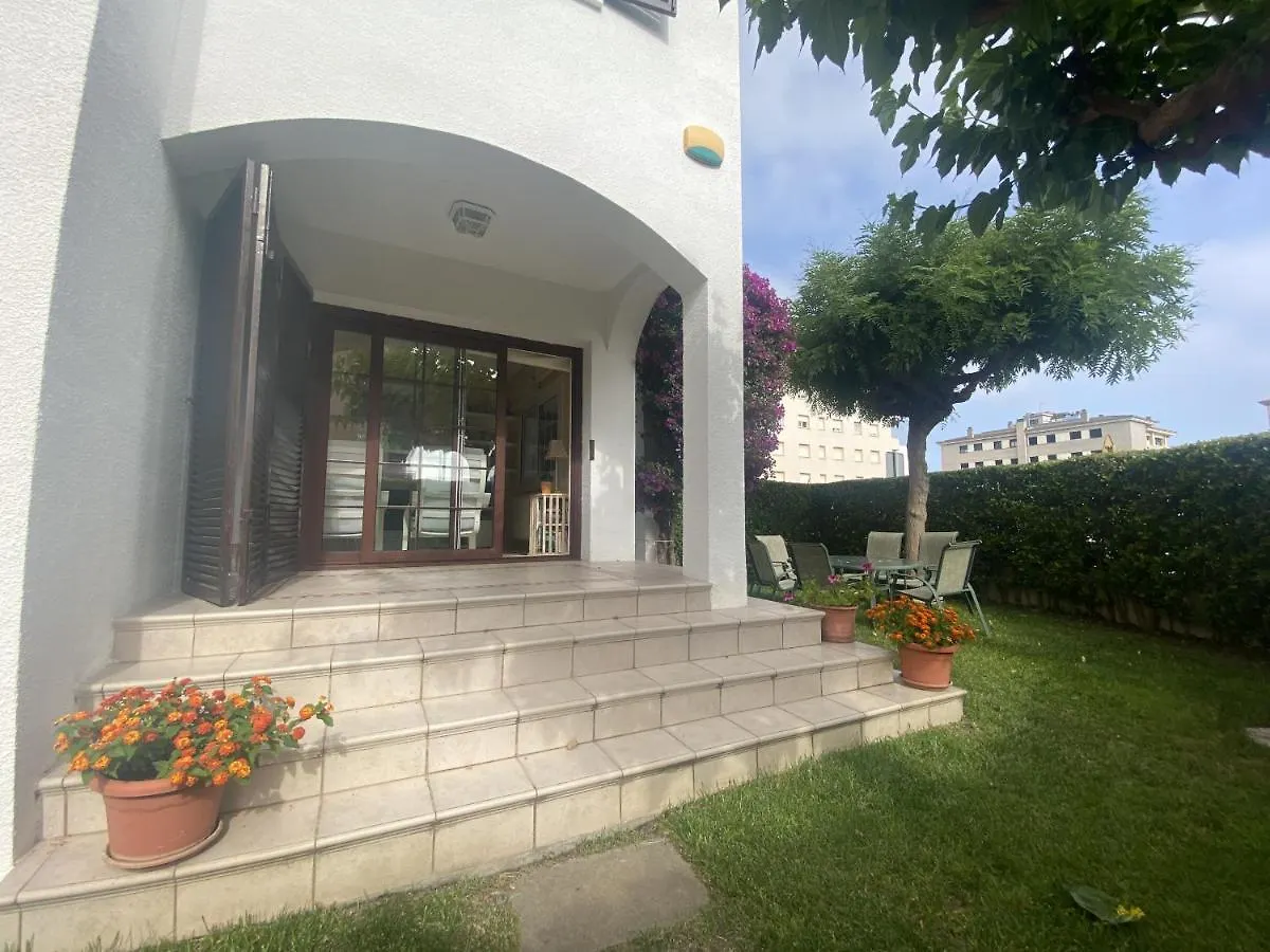 R17 Casa Merce Rodoreda カラフェル スペイン